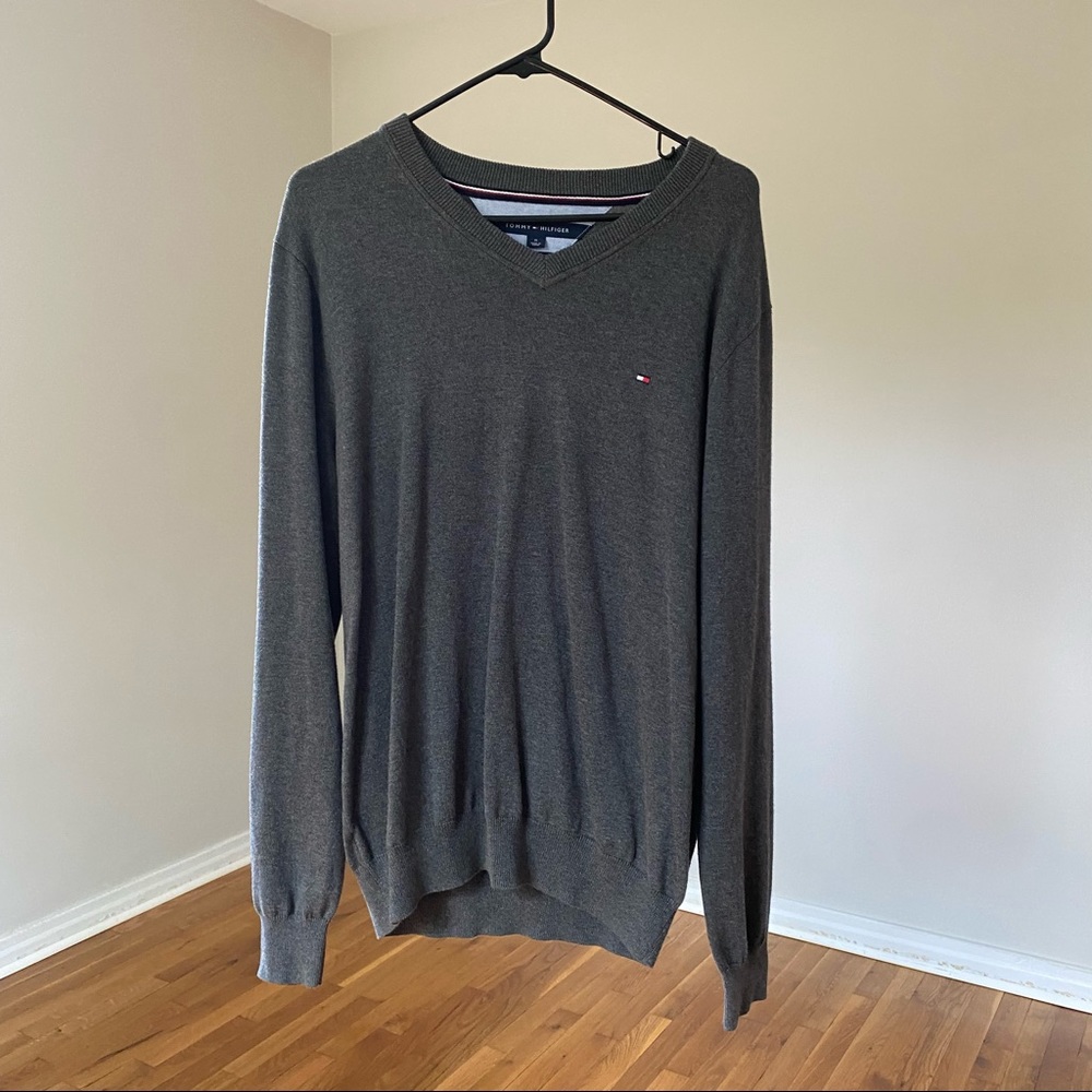 Tommy Hilfiger Men's Essential Long Sleeve Cotton V-Neck Pullover Sweater